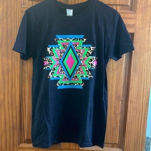 Super cute leopard Aztec tshirt.